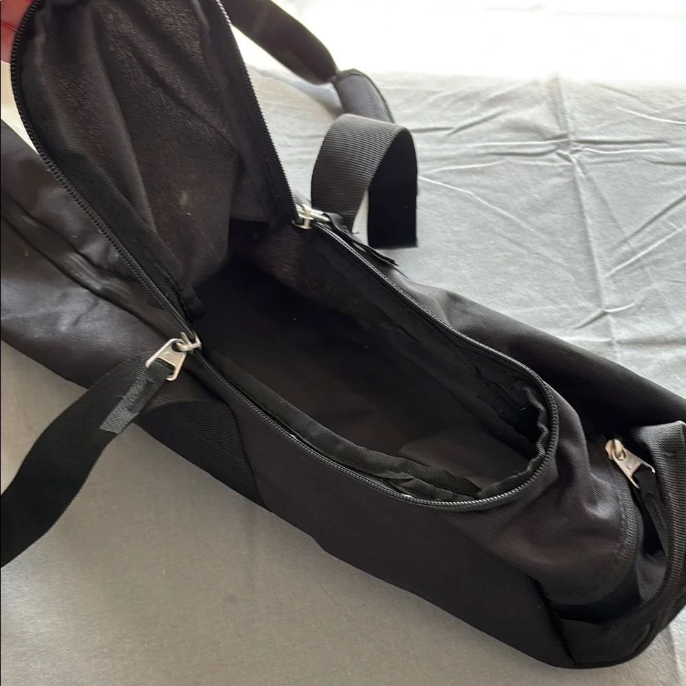 Nike Black Baseball Duffel Bag with Durable Fabric and Shoulder Strap